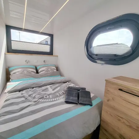 Hausboot Emsblick Walchum