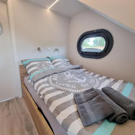 Hausboot Emsblick Walchum