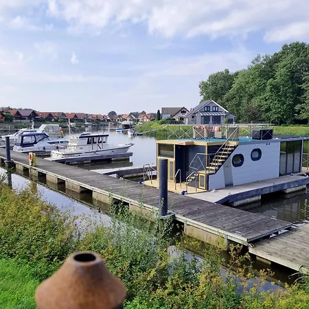 Holiday home Hausboot Emsblick *