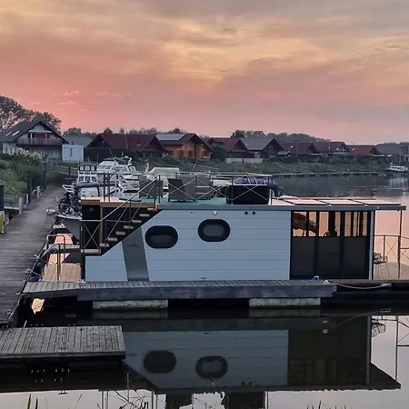 Holiday home Hausboot Emsblick